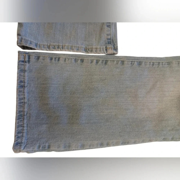 We The Free Light  Wash Denim Flare Mid Rise Jeans Size 28 - Picture 7 of 11